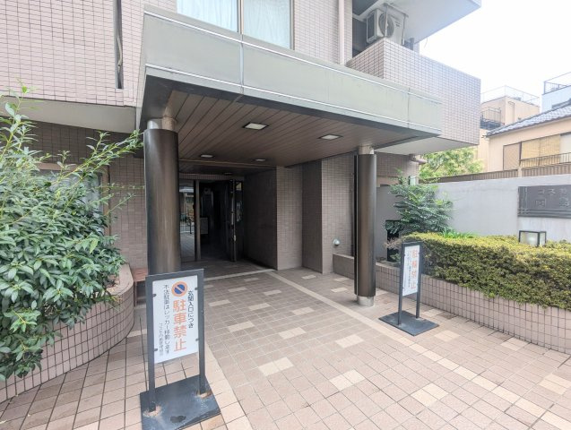コスモ向島のエントランス