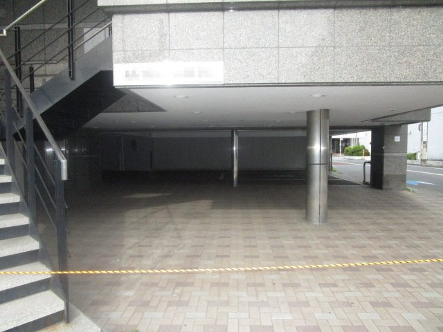 平塚市宮の前の倉庫の駐車場