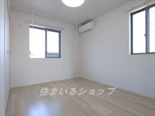 フィオーレの寝室|寝室にもエアコンあり