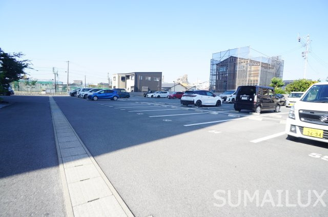 アルティメット国府の駐車場
