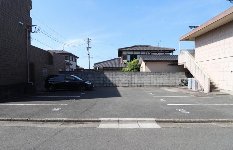 コーポラス田主丸A・B【キャッシュバック対象物件】の駐車場|車をお持ちの方に嬉しい駐車場付きの物件です