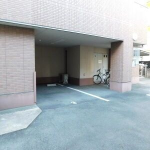 ノーブルコートの駐車場