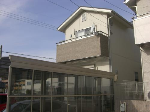 洞邸の駐車場