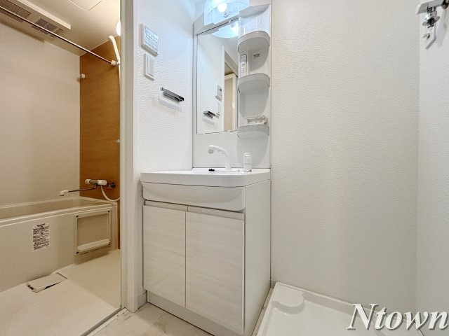 【独立洗面台】 | S-RESIDENCE浄心 | 独立洗面台、小物を置くことができて便利です