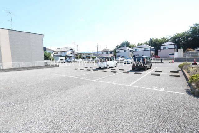 ブランフルール桜台の駐車場