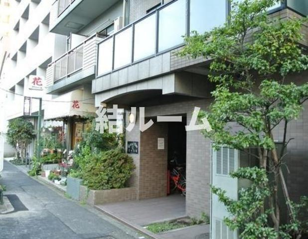 新宿区下落合１丁目の賃貸マンションのエントランス