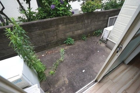 福岡市南区井尻５丁目のアパートの庭