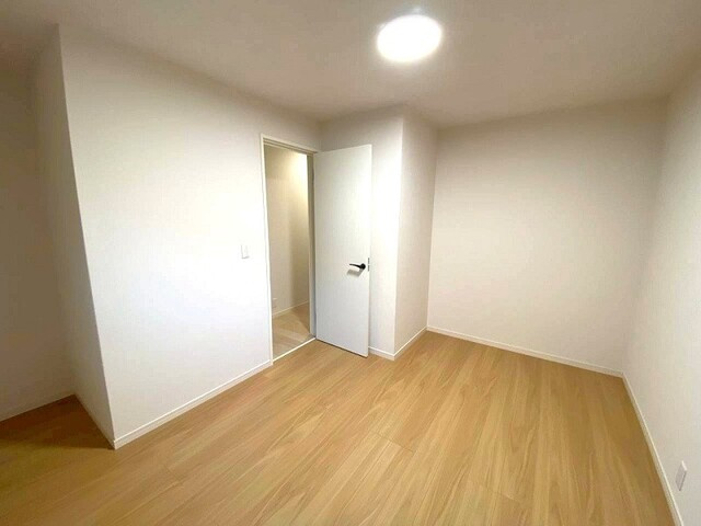 「大型ファミクロ完備」高知市南万々　中古一戸建ての洋室|家具配置のしやすい、シンプルで使い勝手の良い洋室。