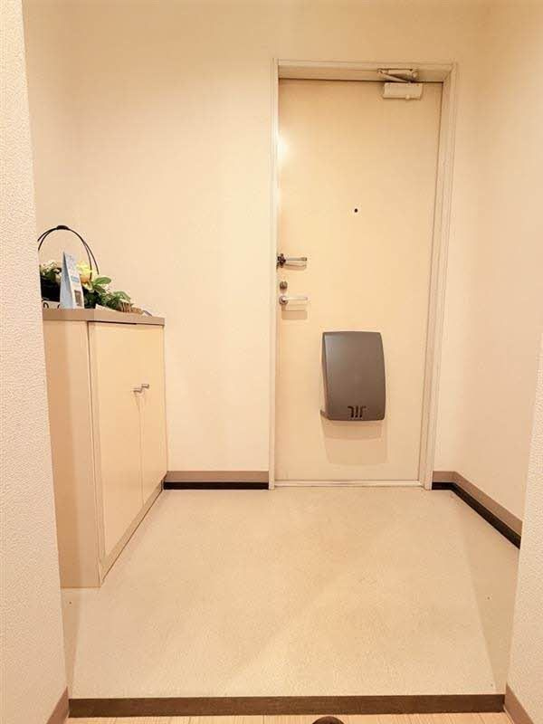 屋島フレグランス Ａ棟の玄関