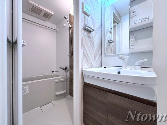 【洗面所】 | S-RESIDENCE庄内通駅前curere(クラーレ) | 広い洗面スペース