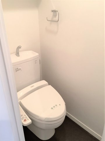 エンクレスト博多駅前Ⅲのトイレ|落ち着いた色調のトイレです