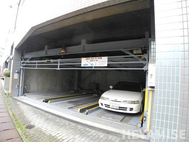 リバーサイド西山の駐車場
