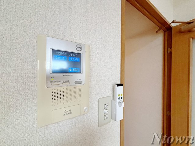 【セキュリティ】 | ロイヤルピジョン岩塚 | モニター付きインターホンです
