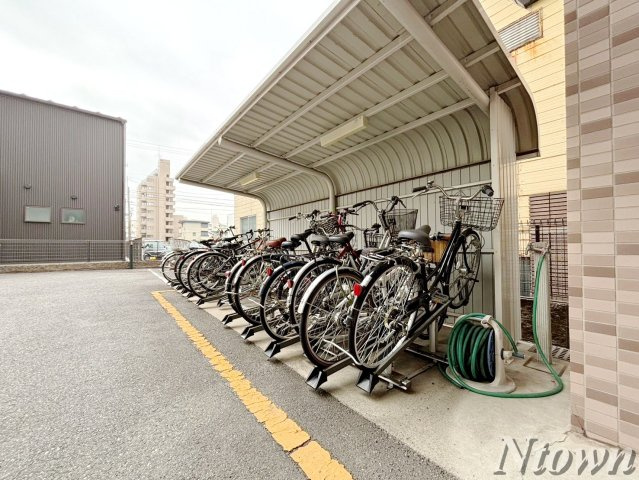 【その他共用部分】 | ロイヤルピジョン岩塚 | 駐輪場です
