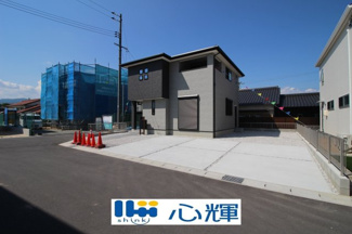 【前面道路含む現地写真】 | サンコート山口市平井（１号地） | 整備された道路に面する現地はお車の出し入れも楽々です。
