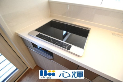 【キッチン】 | サンコート山口市平井（１号地） | ＩＨクッキングヒーターです。安全機能も充実しているので安心。お掃除も楽です。
