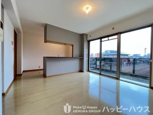 福岡市東区和白丘３丁目の賃貸マンションの居間・リビング|物件の画像3