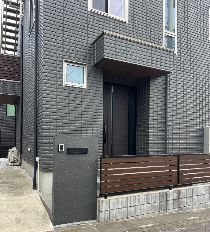高坂戸建のエントランス