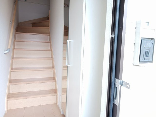 サン　ハイツの玄関