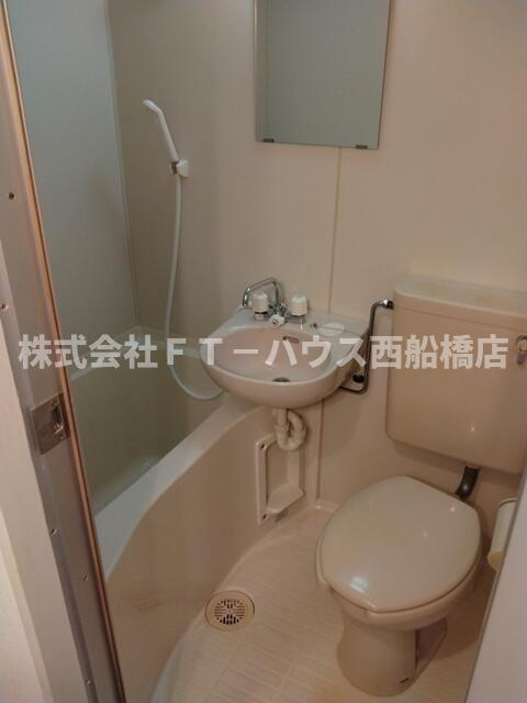 ジュネパレス市川第27の浴室