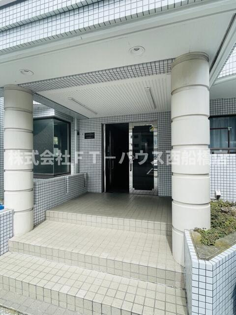 ジュネパレス市川第27のエントランス