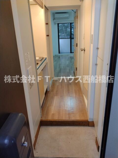 ジュネパレス市川第27の玄関