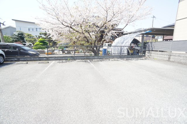 熊本市南区南高江２丁目のアパートの駐車場