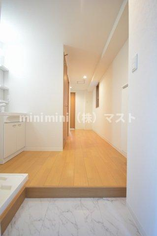 エフエルレジデンス心斎首府の玄関
