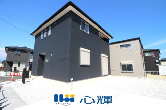 【外観】 | サンコート山口市平井（２号地） | 明るい日差しが差し込む現地。車もゆったり駐めることができます。ぜひ現地をご覧ください。
