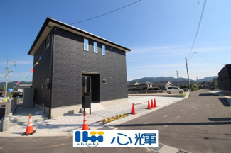 【前面道路含む現地写真】 | サンコート山口市平井（２号地） | 整備された道路に面する現地はお車の出し入れも楽々です。
