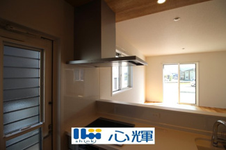 【キッチン】 | サンコート山口市平井（２号地） | 最新タイプのレンジフードは吸引性能も良好！お手入れも簡単です。