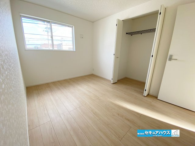 【今からご案内可能】東浦町大字生路　全4棟の洋室|【洋室6帖】
◆広々とした居住空間は日々の暮らしを彩り、心のやすらぎと満足感を与えてくれます。通風と採光を考慮した設計は子供たちはのびのび育ち、家族でくつろぎと団らんを生み出します。