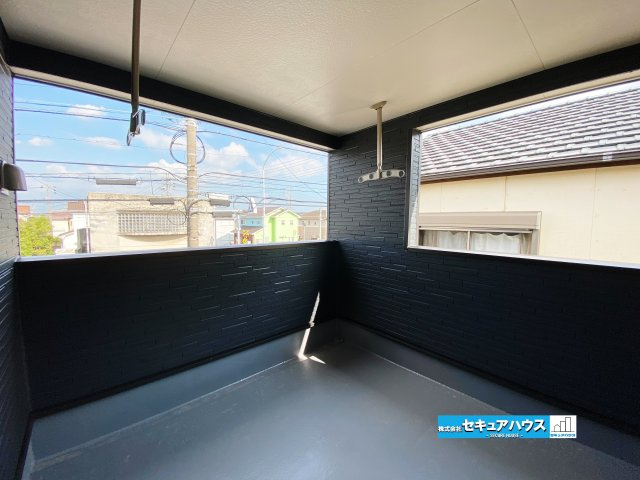 【今からご案内可能】東浦町大字生路　全4棟のバルコニー|【バルコニー】
◆見晴らしもよく、太陽の温かな温もりをめいっぱい受け止めてくれます。
太陽の光と爽やかな風を受けたお洗濯物はあっという間に乾き、取りこむ時には太陽の匂いを感じられそうですね。　
