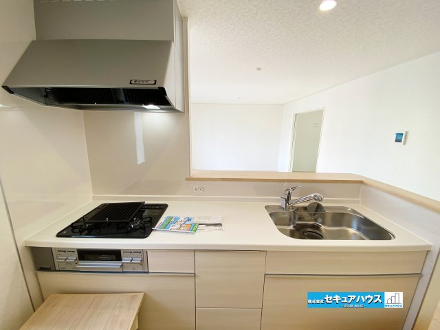 【今からご案内可能】東浦町大字生路　全4棟のキッチン|【キッチン】
◆同時にたくさんの料理が調理できる。「焼く・蒸す・煮る」の工程を同時進行で進めることができるので、料理を素早く作ることができます。育児でバタバタ忙しいママに嬉しい♪