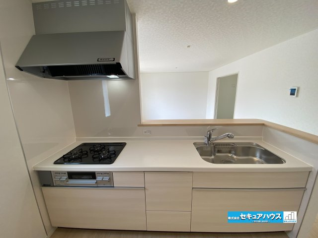 【今からご案内可能】東浦町大字生路　全4棟のキッチン|【キッチン】
◆同時にたくさんの料理が調理できる。「焼く・蒸す・煮る」の工程を同時進行で進めることができるので、料理を素早く作ることができます。育児でバタバタ忙しいママに嬉しい♪