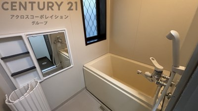 浴室内に窓があり換気も楽々！