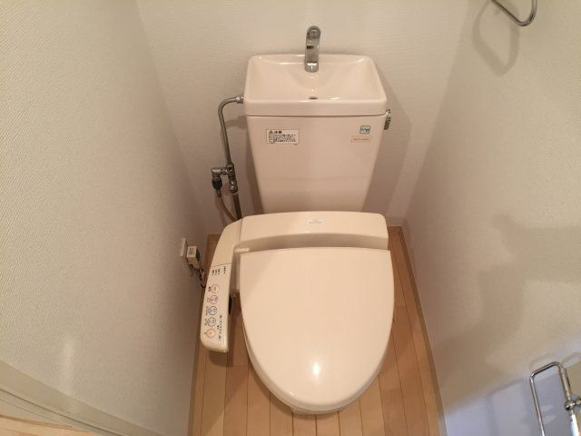 墨田区緑２丁目の賃貸マンションのトイレ