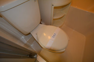 浴室内にトイレがあります☆