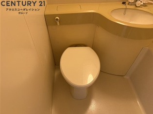 浴室内にトイレがあります☆
