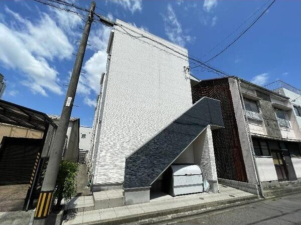 Tom’s　Tenement　3(トムズテネメの外観
