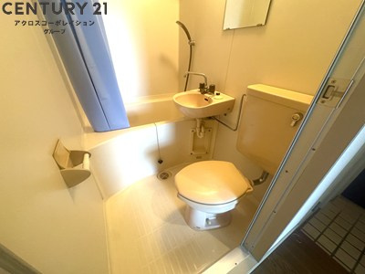 浴室内にトイレがあります☆
