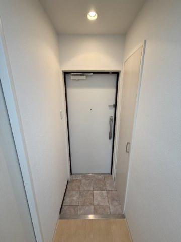 トモ南堀江の玄関
