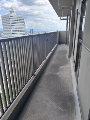 【バルコニー】 | キングマンション堂島川 | とても広いバルコニーです！