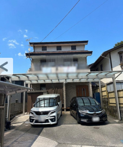 「駐車3台可！オール電化」高知市神田　中古戸建ての外観|カーポートは強い日差しからも愛車を守ってくれます◎