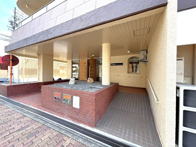 千種通スカイマンションのエントランス