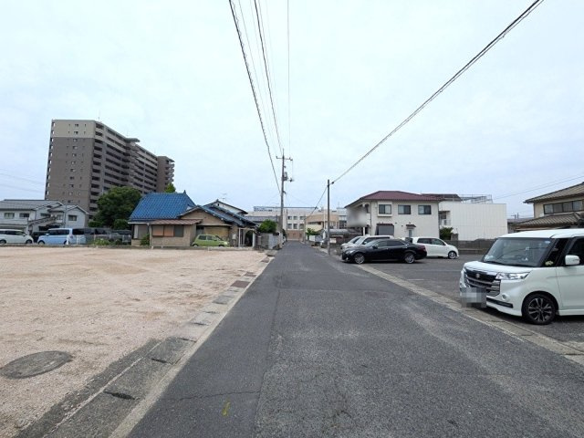 岡山市築港栄町GRAFARE ②号地の前面道路含む現地写真|◆北側前面道路の幅員は6.1ｍです。