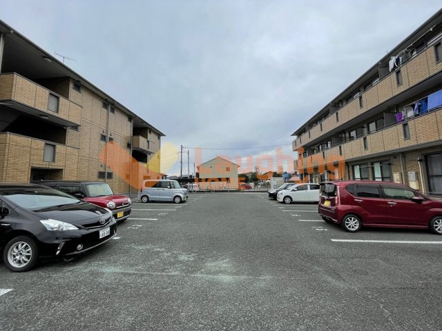 リーベA棟の駐車場|駐車場があるので、車を買う予定の方も安心です