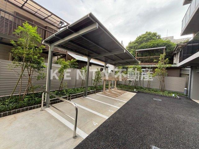 【その他共用部分】 | プラウドフラット西蒲田 | 駐車場があるので、車を買う予定の方も安心です