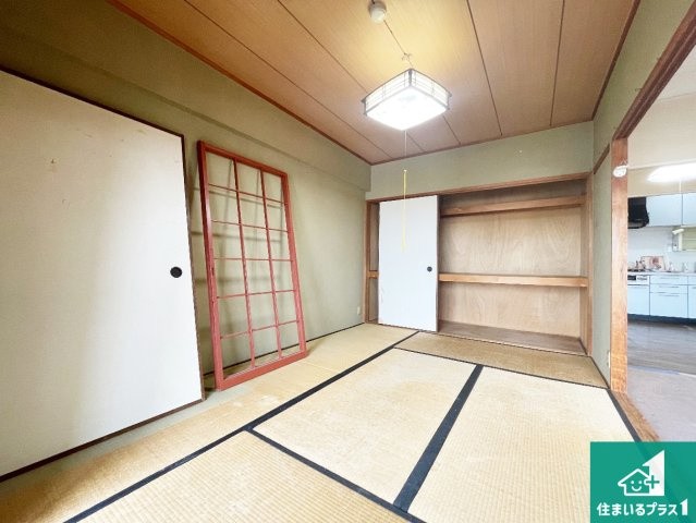 シャルマンコーポ伊丹の和室|一室あると便利な和室は客間としてだけでなく、小さなお子様のプレイルームや食後のくつろぎスペースとしてもご利用いただけます。収納もついていますので大活躍間違いなし！