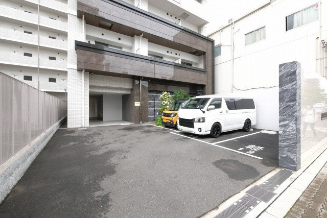 La Douceur九条の駐車場